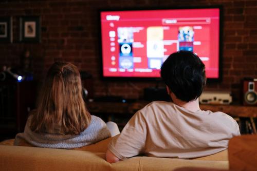 Ezért változnak meg a magyar filmnézési szokások - Így formálja át a Netflix és a Disney+ az otthoni mozizást!
